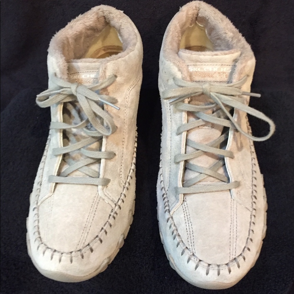 MAKE an OFFER Women’s Moccasin Booties